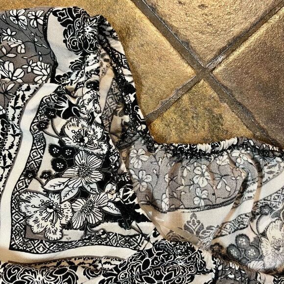 Unique Spectrum Women’s XL Geometric Patterned Blouse - Picture 8 of 11